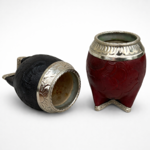 Torpedo repujado con base de alpaca y corona de bronce