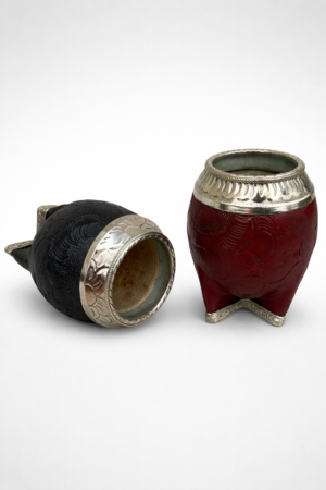 Torpedo repujado con base de alpaca y corona de bronce